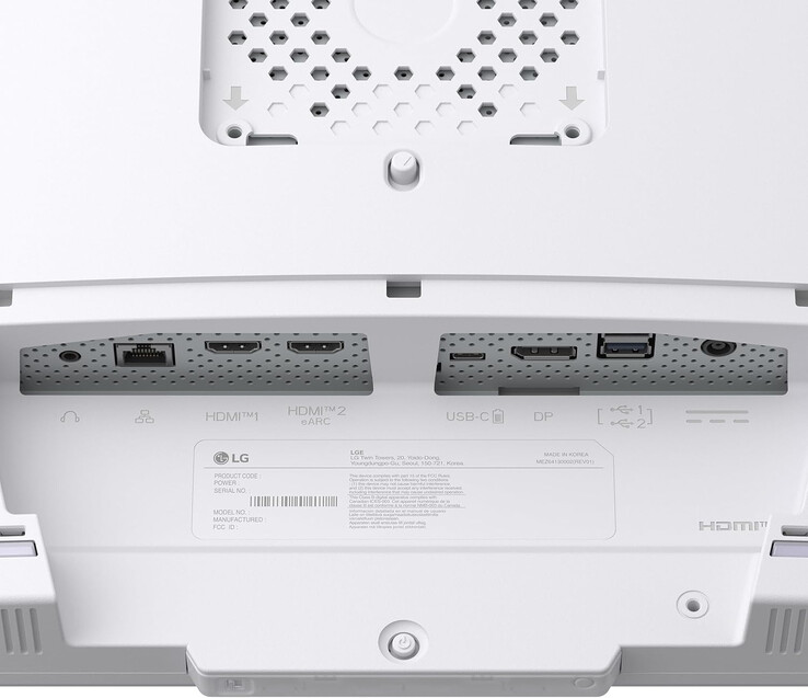 Az LG UltraGear 32G810SA alján rengeteg port található. (Kép forrása: LG)