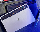 A következő generációs RedMagic játéktábla nem a 11S Pro sorozat mellett fog megjelenni. A képen: egy promóciós kép, amelyen a RedMagic Nova két színe látható.