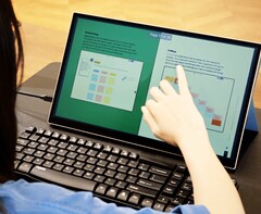 A Radiant Monitor 2 transflektív LCD-kijelzőt használ, hogy javítsa a láthatóságot nappali fényben.