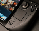 A Steam Deck (a képen) az elmúlt évek egyik legsikeresebb játékkéziszámítógépévé vált. (Kép forrása: Kadyn Pierce on Unsplash)
