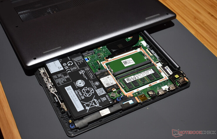 Betekintés a Lenovo IdeaPad Vibe 14 belsejébe.