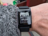 Pebble Core 2 Duo okosóra, amelyen a Reno Weather Land órafelület fut. (Kép forrása: Eric Migicovsky blog)