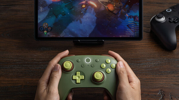 Az Ultimate 3C+ vezeték nélküli kontroller két erőgyűrűvel rendelkezik.