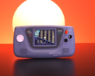 A szóban forgó SEGA Game Gear, rengeteg fejlesztéssel a motorháztető alatt. (kép forrása: Macho Nacho Productions YT)