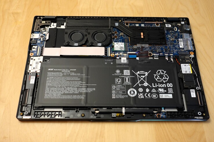 Acer Swift 16 AI karbantartás