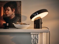 Az IKEA Blomprakt Bluetooth hangszórós lámpája (képünkön) már világszerte kapható. (Kép forrása: IKEA)