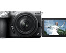 A Nikon Z5IIC tükör nélküli fényképezőgép 3,2 hüvelykes, állítható szögű érintőképernyővel rendelkezik, amely kényelmes szelfik készítését teszi lehetővé.