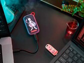 A képen látható Pokémon 30. évfordulós SANDISK Mewtwo hordozható SSD és Mew USB-C flash meghajtó