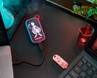 A képen látható Pokémon 30. évfordulós SANDISK Mewtwo hordozható SSD és Mew USB-C flash meghajtó