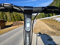 A gyártó szerint a fénykibocsátás 60 lux