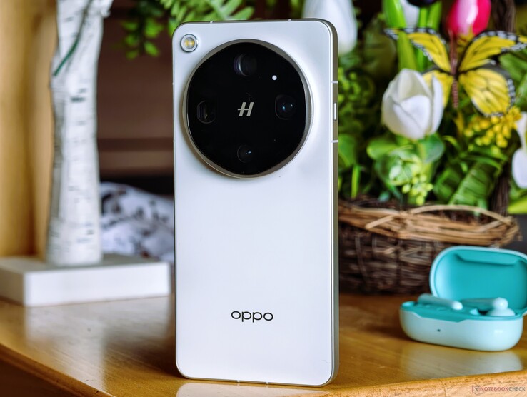 A fehér Oppo Find X9 Ultra áttekintése