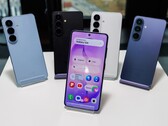 A Samsung a Galaxy S27 OLED-eket Kínából tudta beszerezni, ellentétben a képen látható Galaxy S26 készülékkel.
