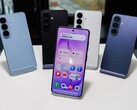 A Samsung a Galaxy S27 OLED-eket Kínából tudta beszerezni, ellentétben a képen látható Galaxy S26 készülékkel.