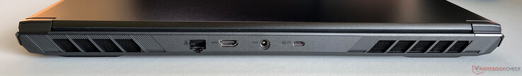 Hátul: USB-C 3.2 Gen.2 (10 GBit/s, DisplayPort 2.1), Gigabit Ethernet, HDMI 2.1, tápegység, USB-C 3.2 Gen.2 (10 GBit/s, DisplayPort 2.1)