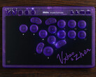 a 8BitDo Arcade Controller Transparent Purple Edition támogatja a SOCD tisztítást és a versenyzárat.