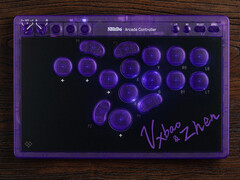 a 8BitDo Arcade Controller Transparent Purple Edition támogatja a SOCD tisztítást és a versenyzárat.
