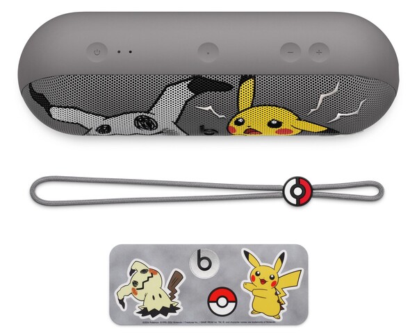 A Pokémon x Beats Pill mellé nyakpánt és díszfüggők járnak.