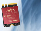 A CWWK SSD. Promóciós kép kék-fehér színátmenettel a háttérben