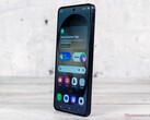 A képen látható Galaxy S26 utódja várhatóan elavult előlapi kamerát kap.