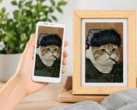 Bigme digitális képkeret, amelyen egy mesterséges intelligencia által generált háziállat-portré látható