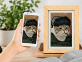 Bigme digitális képkeret, amelyen egy mesterséges intelligencia által generált háziállat-portré látható