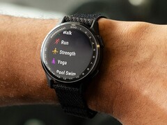 A Garmin Approach S44 és S50 okosórák (a képen) új stabil frissítést kapnak. (Kép forrása: Garmin)