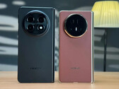 Az Oppo Find N5 és a Honor Magic V5 balról jobbra. (Kép forrása: Kingmi Mobile - szerkesztve)