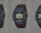 A Casio G-Shock x Offspring DW-5600 kollaborációs óra (a képen) merész piros "Offspring" márkajelzés fut végig a szíjon. (Kép forrása: Offspring az Instagramon.)