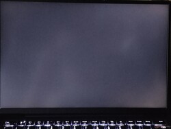 Mérsékelt háttérvilágítás vérzés (itt feljavítva látható)