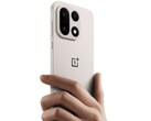 A OnePlus 15 hátlapján egy háromszoros 50 MP-es kamerarendszer, előlapján pedig egy 32 MP-es lövő található. (Kép forrása: OnePlus)