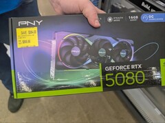 Egy PNY RTX 5080 GPU, amelyet a Walmartban vásároltunk az MSRP-nél alacsonyabb áron. (Kép forrása: CPrizzy a Reddit-en)