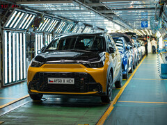 Az új Aygo X Hybrid az A-szegmens egyetlen full hibrid modellje, amelyet most Kolinban (Csehország) gyártanak. (Kép forrása: Toyota)