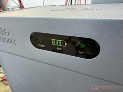 A SolarFlow 2400 Pro kis kijelzője tájékoztatást nyújt a töltöttségi állapotról