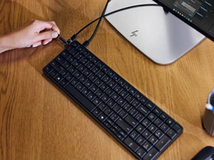A HP az EliteBoard G1a-t egyszínű változatban értékesíti.