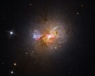 A Henize 2-10 törpe csillagkitöréses galaxist ábrázoló kép.