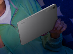 A Xiaomi a Redmi Pad 2 SE-t sötétszürke és ezüst színben árulja.