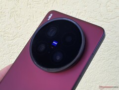 A Vivo X200 Ultra úttörő kameráival nyűgözött le minket a közelmúltbeli felülvizsgálatunk során. (Kép forrása: Notebookcheck)