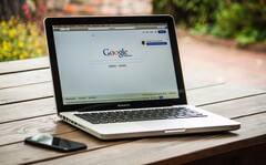 A böngészési adatokhoz való hozzáférés a mesterséges intelligencia térnyerésével egyre fontosabbá vált. Általános kép - egy laptop nyitott Chrome-mal. (Kép forrása: Pexels, Pixabay)