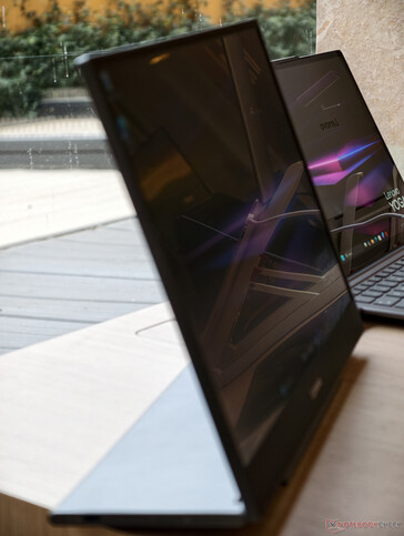 A hordozható monitor vékony kialakítása