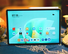 A Huawei M-Pencil Pro mágnesesen csatlakozik a MatePad 11.5 S készülékhez.