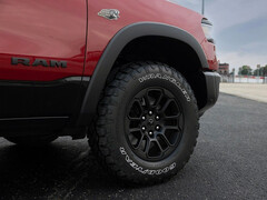 A Ram 1500 Hemi V8-as motorral és új &quot;Symbol of Protest&quot; logóval. (Kép forrása: Ram)