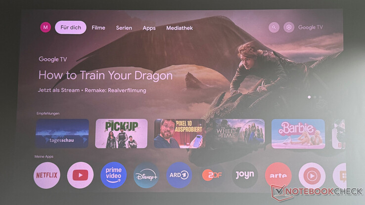 Google TV interfész (nappali fényben rögzítve)