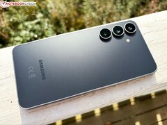 A képen látható Samsung Galaxy S25 FE utódmodelljén várhatóan csak nagyon kevés dizájnbeli változás lesz.