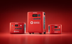 A Jackery HomePower 2000 Plus v2 Vöröskereszt-kiadás, a Jackery HomePower 3600 Plus Vöröskereszt-kiadás és a Jackery HomePower 1000 Plus v2 Vöröskereszt-kiadás (balról jobbra)