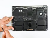 A MacBook Pro Apple M5 csak minimális javítási javításokat kapott. (Kép forrása: iFixit)