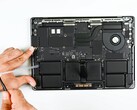 A MacBook Pro Apple M5 csak minimális javítási javításokat kapott. (Kép forrása: iFixit)