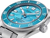 A Seiko Prospex 1965 Heritage Diver közelképe, amelyen látható a kék számlap, a dátumkijelző, a világító mutatók és jelölők, valamint a rozsdamentes acél tok.