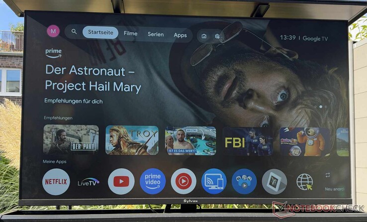 A Sylvox Frameless Pro a számos beltéri okostévén megtalálható Google TV-felületet hozza el a kertbe.