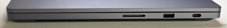 Jobb oldal: SD-kártyaolvasó, USB-A 3.2 Gen. 1 (5 Gbps), USB-C 4.0 (40 Gbps, mágneses, DisplayPort 2.1, Power Delivery)