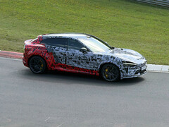 Álcázott Xiaomi YU7 GT a Nürburgringen. (Kép forrása: Niubei Shehuiren/Weibo)